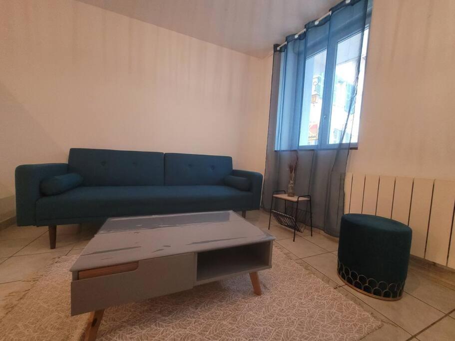 Appartement Sur La Place De Poncin Exterior photo