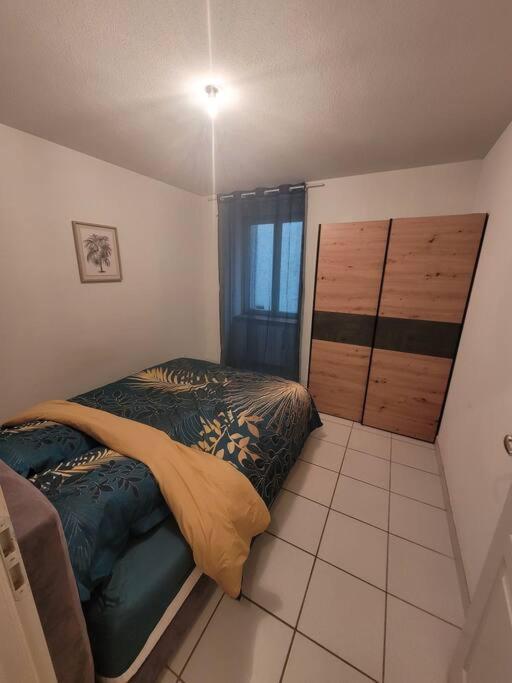 Appartement Sur La Place De Poncin Exterior photo