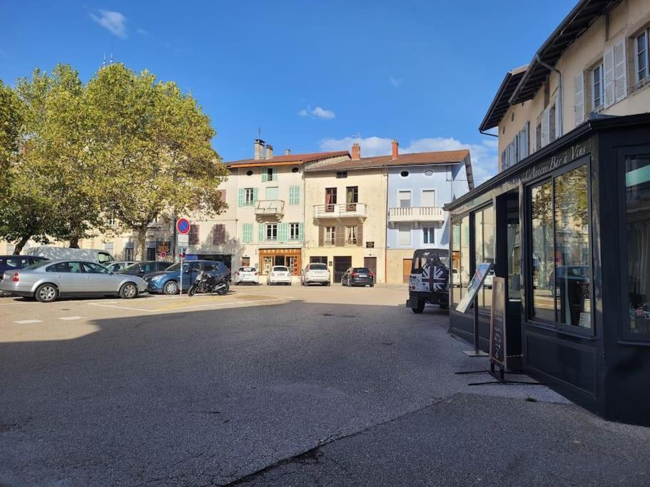 Appartement Sur La Place De Poncin Exterior photo